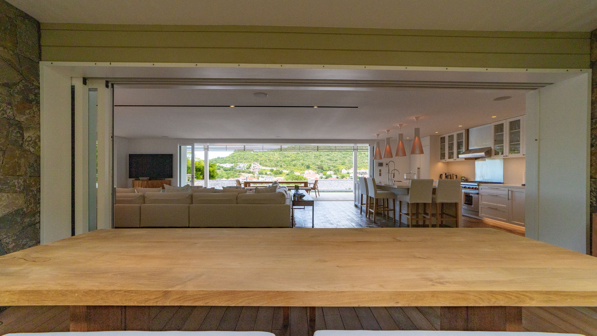 KITCHEN & DINING AREA