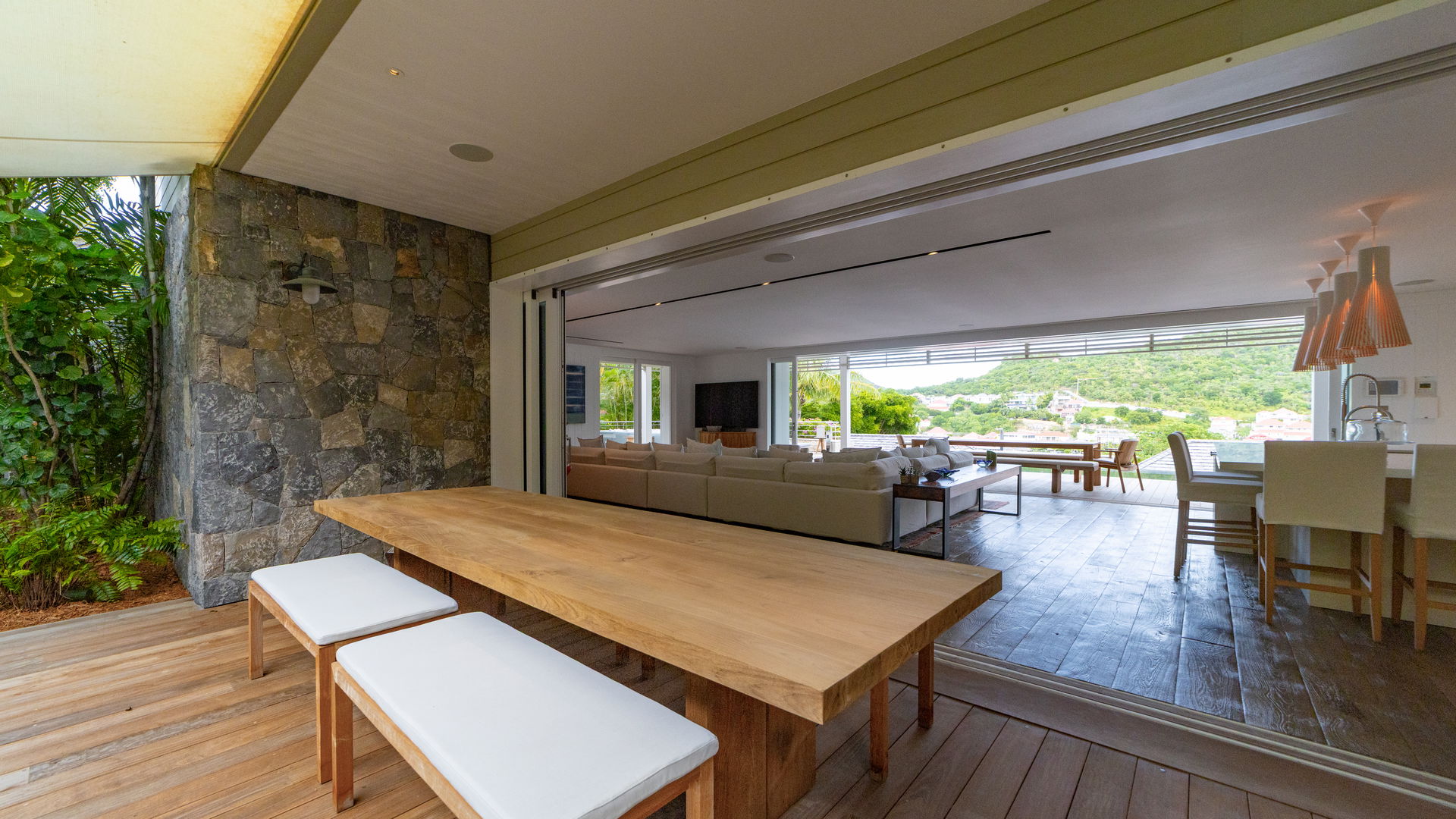 KITCHEN & DINING AREA