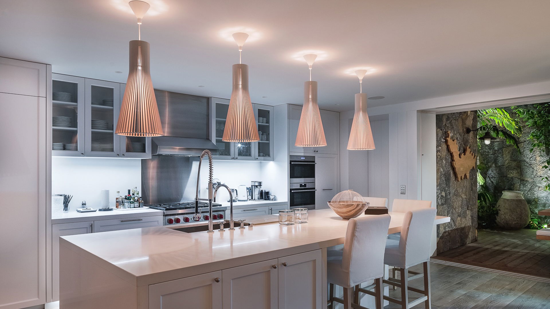 KITCHEN & DINING AREA