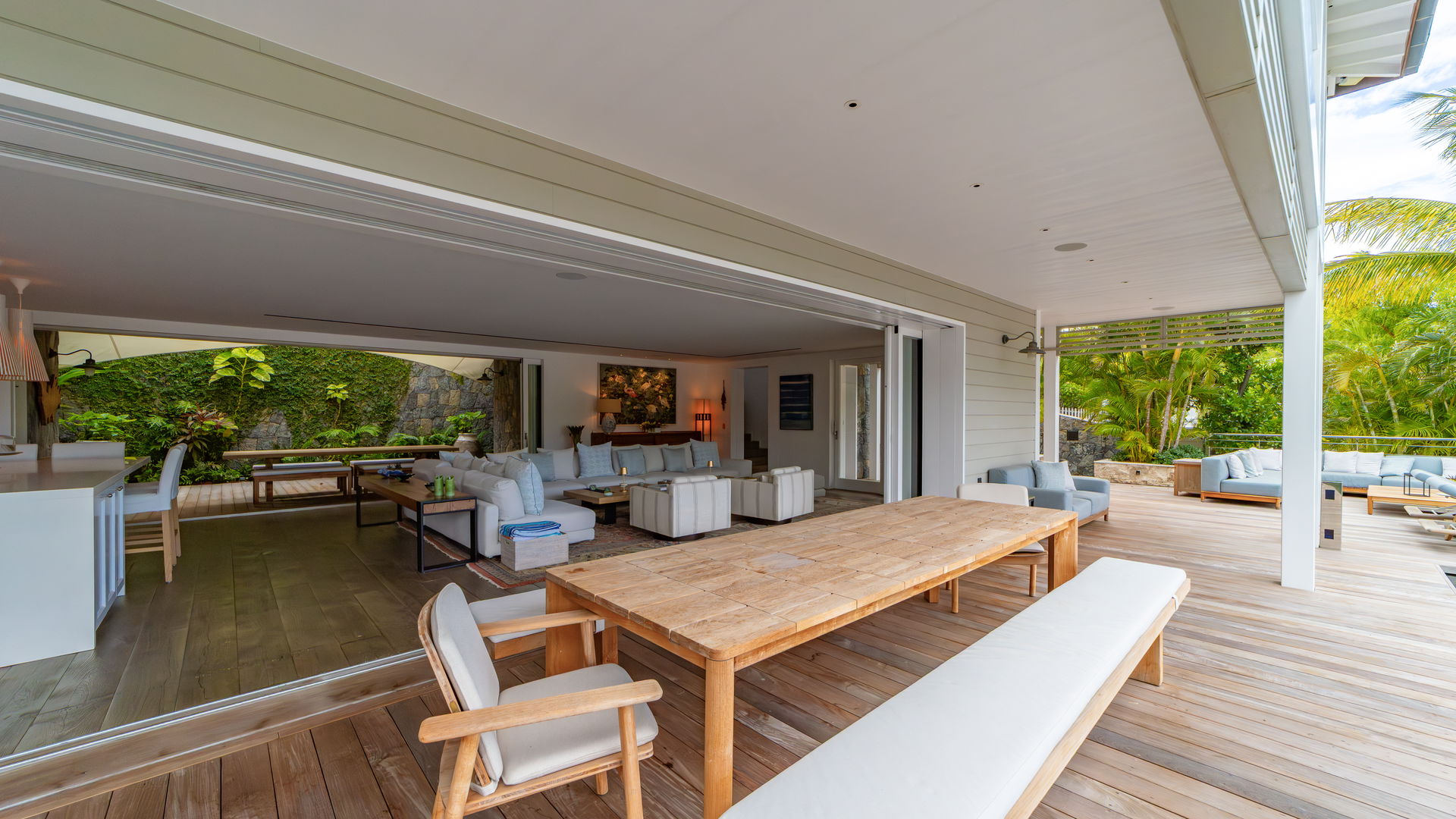 KITCHEN & DINING AREA