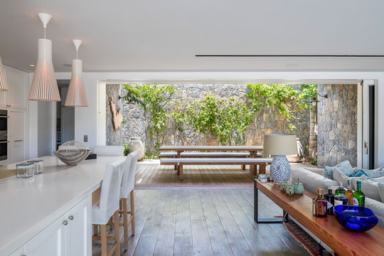 VILLA KREOLA KITCHEN & DINING AREA 8