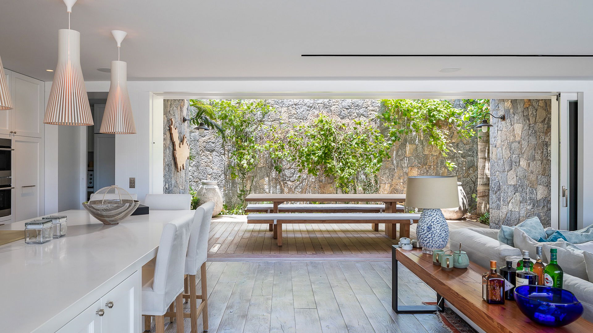 KITCHEN & DINING AREA