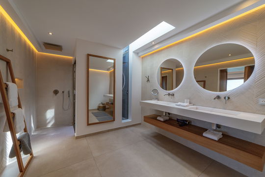 VILLA RIVA BEDROOM1 7