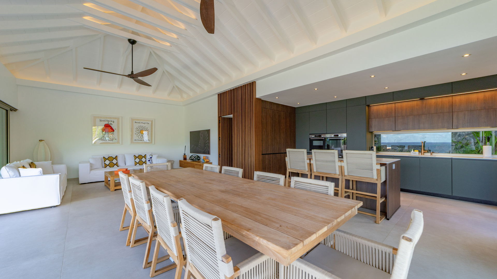 KITCHEN & DINING AREA