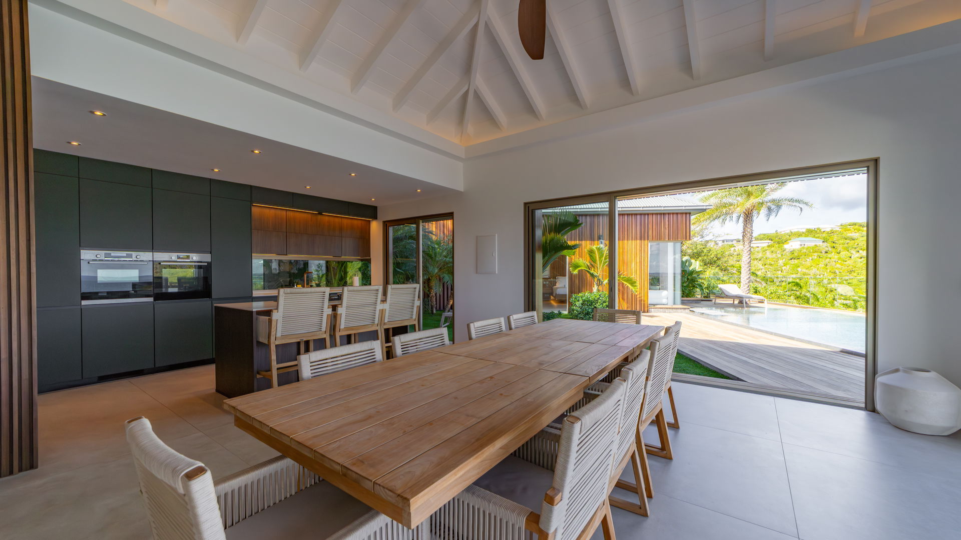 KITCHEN & DINING AREA