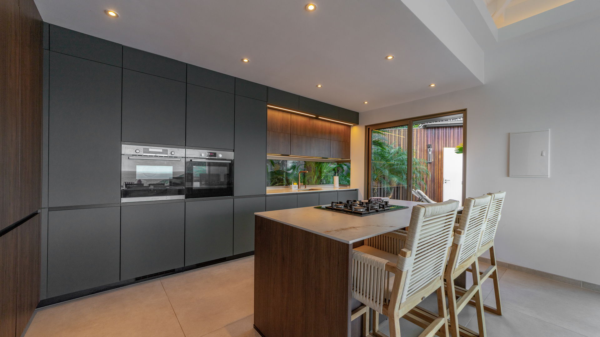 KITCHEN & DINING AREA