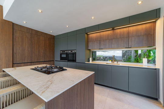 VILLA RIVA KITCHEN & DINING AREA 6