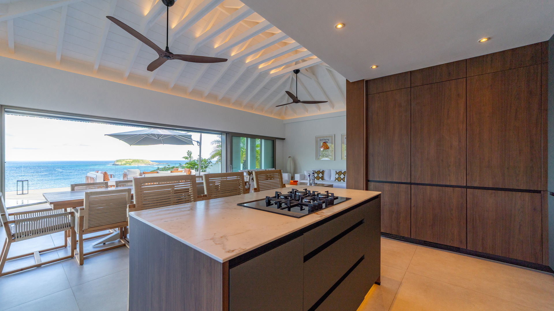 KITCHEN & DINING AREA