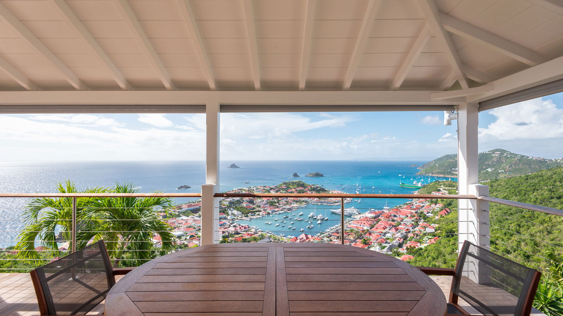 KITCHEN & DINING AREA
