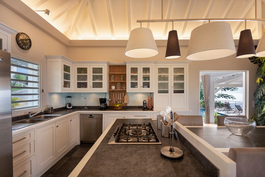 VILLA TI MOUN KITCHEN & DINING AREA 10