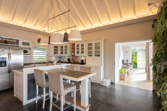 VILLA TI MOUN KITCHEN & DINING AREA 8