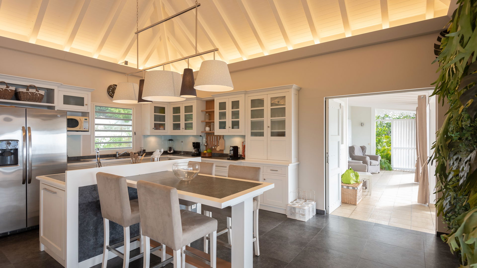 KITCHEN & DINING AREA