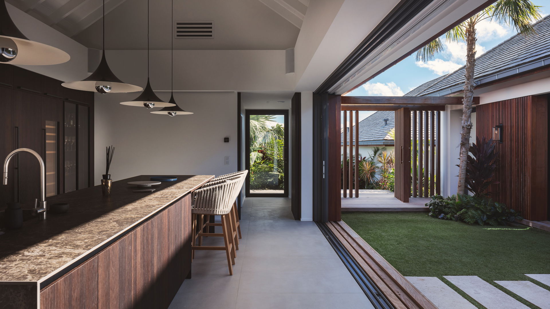 KITCHEN & DINING ROOM