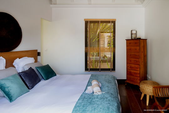 VILLA BONHEUR BEDROOM1 1