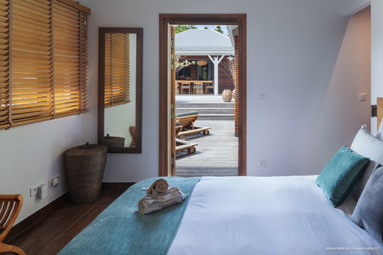 VILLA BONHEUR BEDROOM1 2