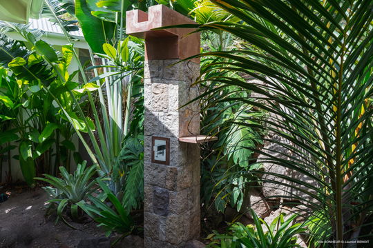 VILLA BONHEUR BEDROOM1 4