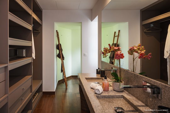 VILLA BONHEUR BEDROOM2 4