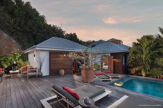 VILLA BONHEUR BY NIGHT 1