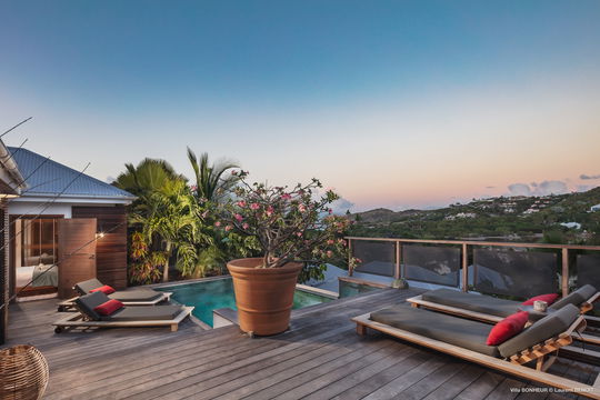 VILLA BONHEUR BY NIGHT 2