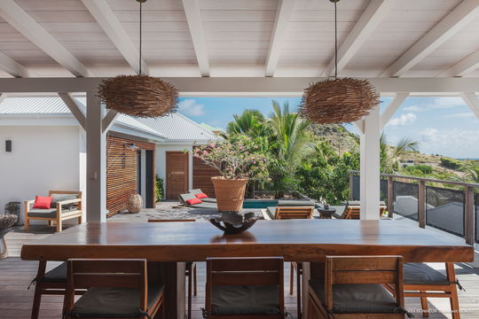 VILLA BONHEUR KITCHEN & DINING AREA 1