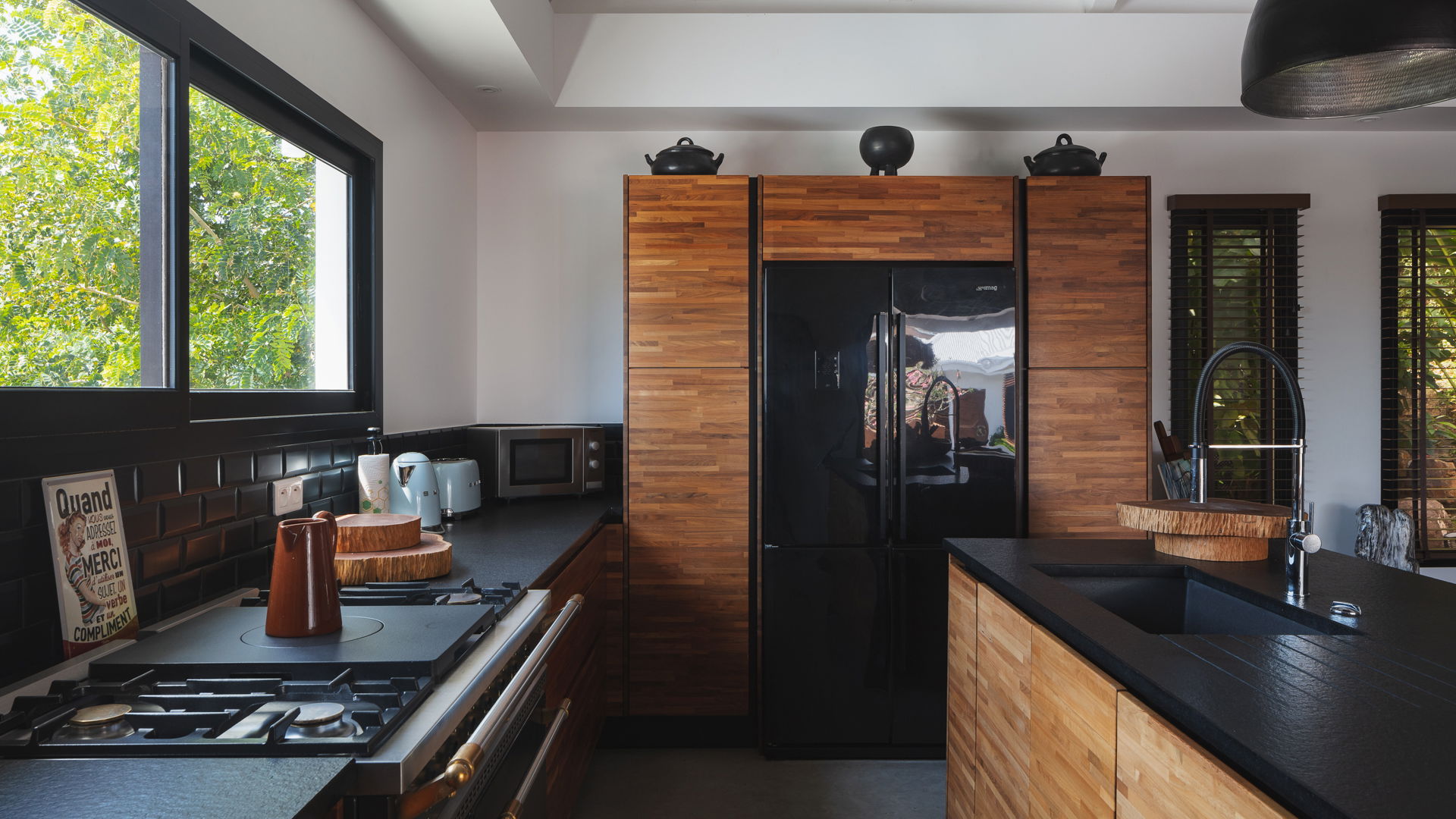 KITCHEN & DINING AREA