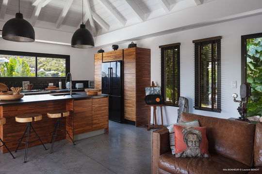 VILLA BONHEUR KITCHEN & DINING AREA 3