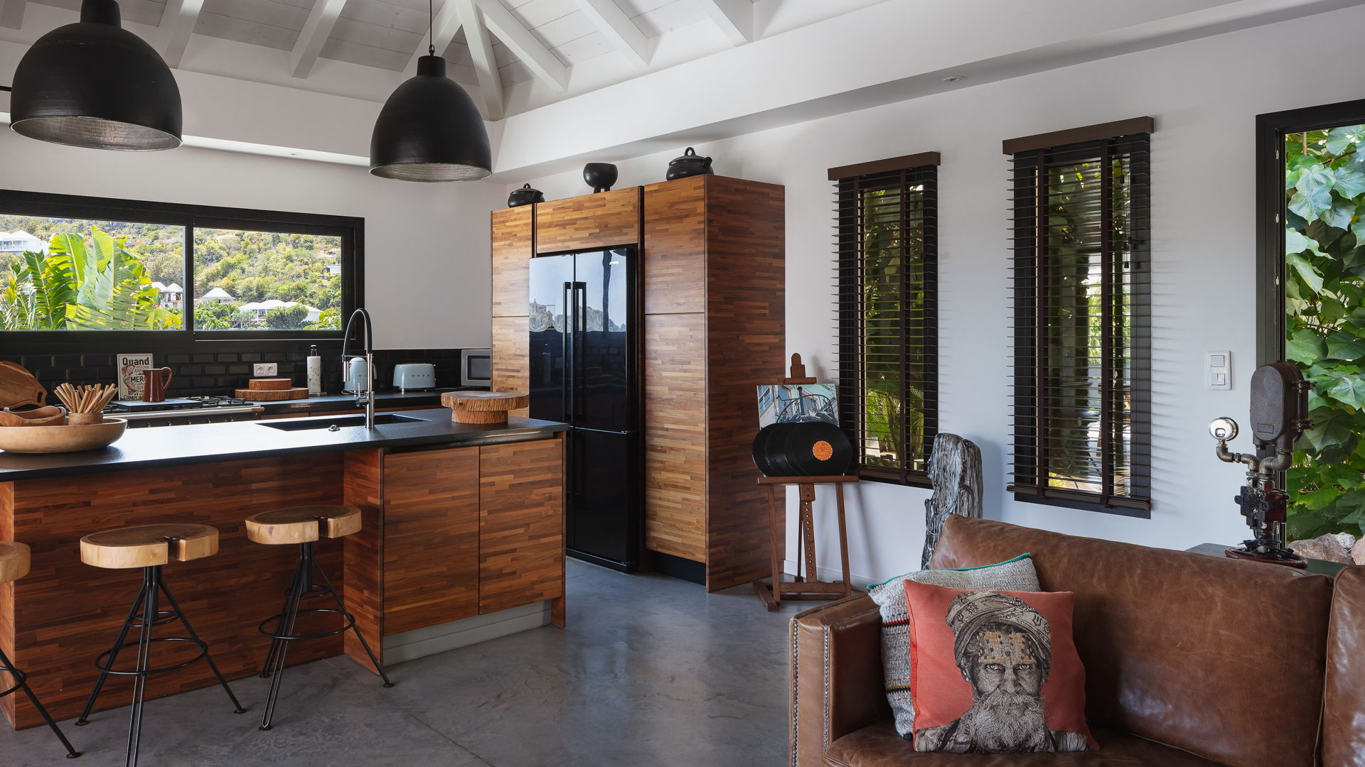 KITCHEN & DINING AREA