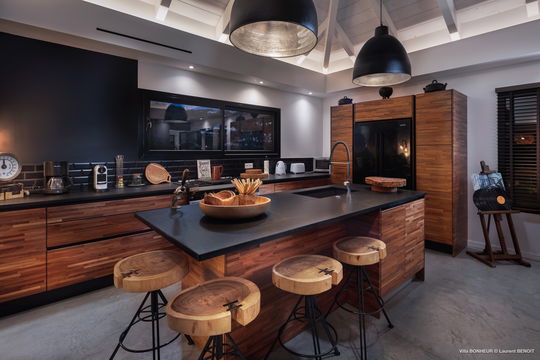 VILLA BONHEUR KITCHEN & DINING AREA 4