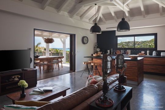 VILLA BONHEUR LIVING AREA 2