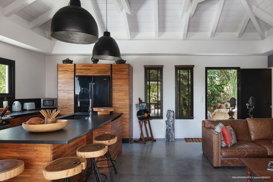 VILLA BONHEUR LIVING AREA 3