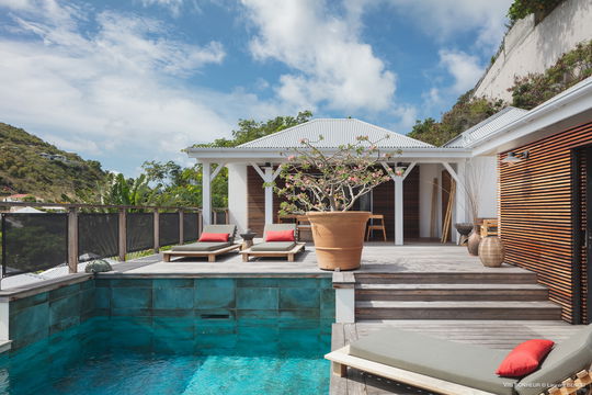 VILLA BONHEUR POOL & TERRACE 4