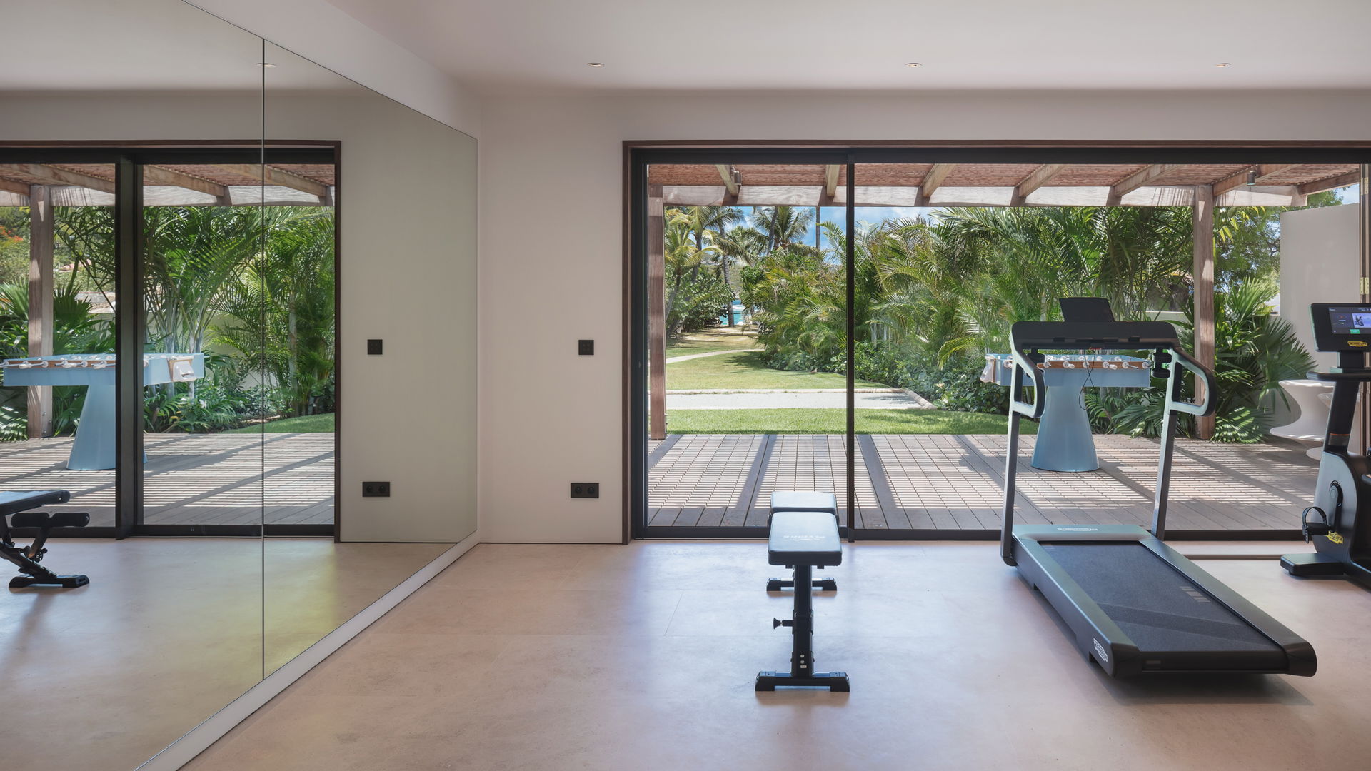 FITNESS ROOM & MASSAGE ROOM