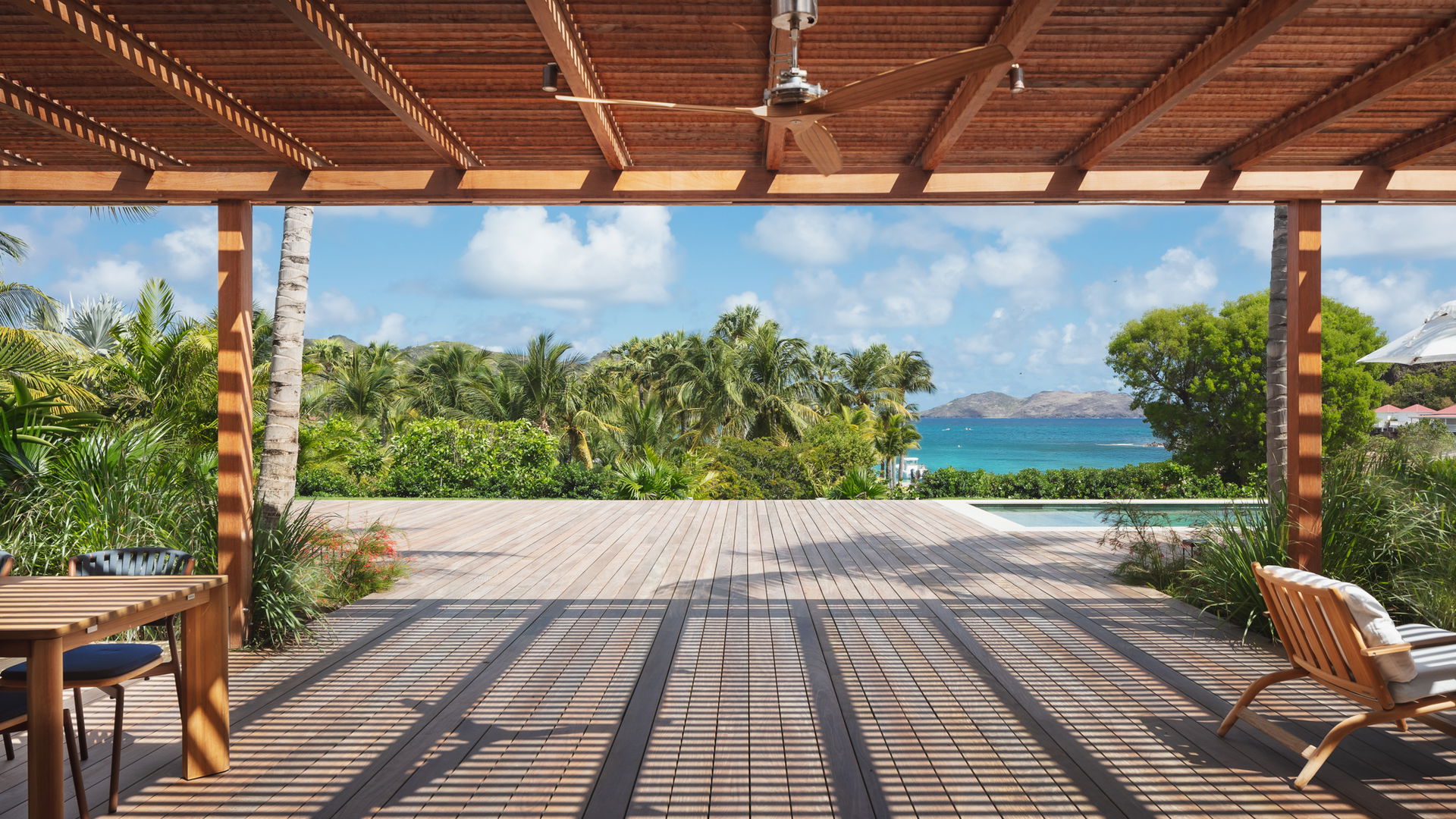 KITCHEN & DINING AREA
