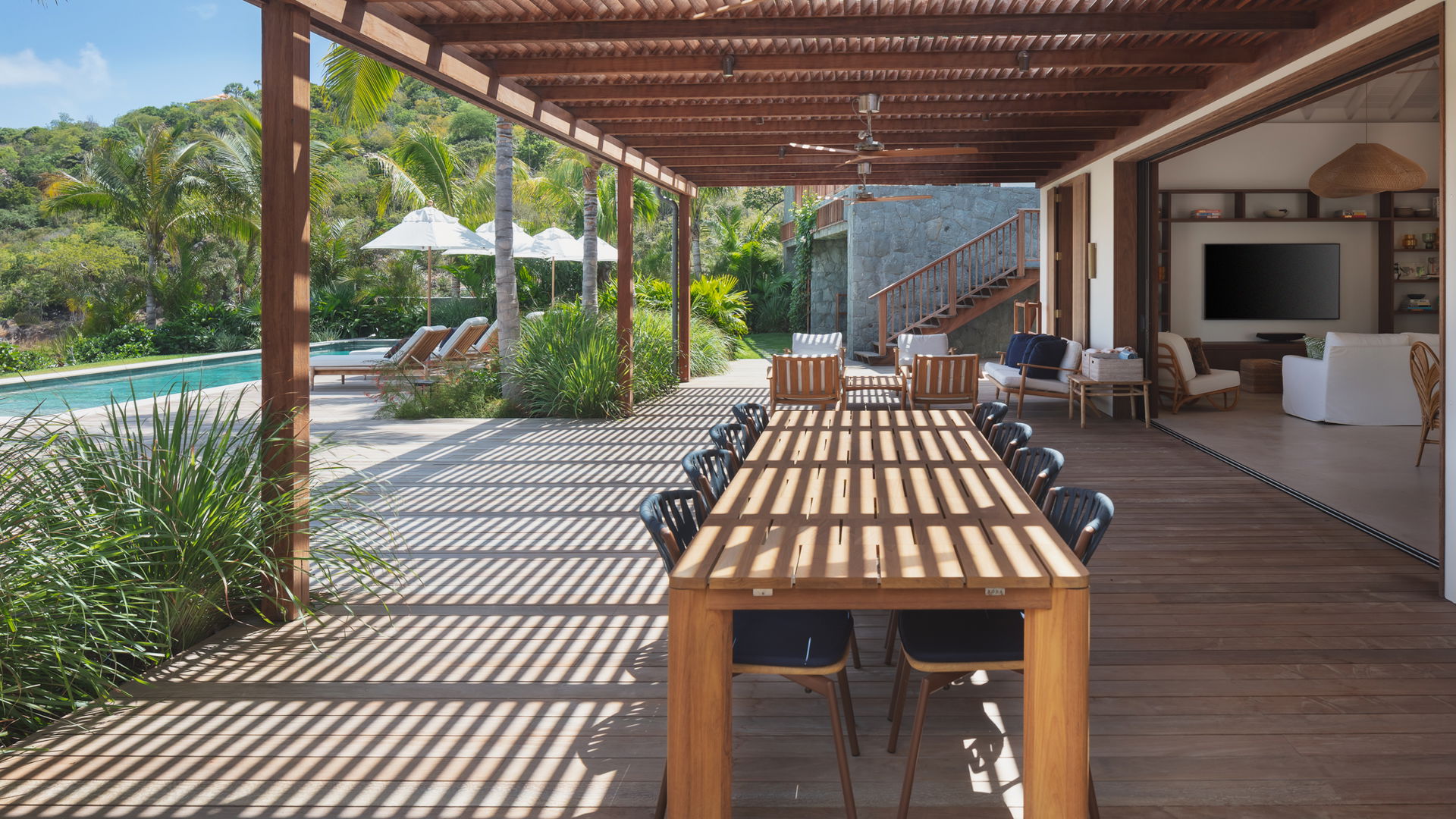 KITCHEN & DINING AREA