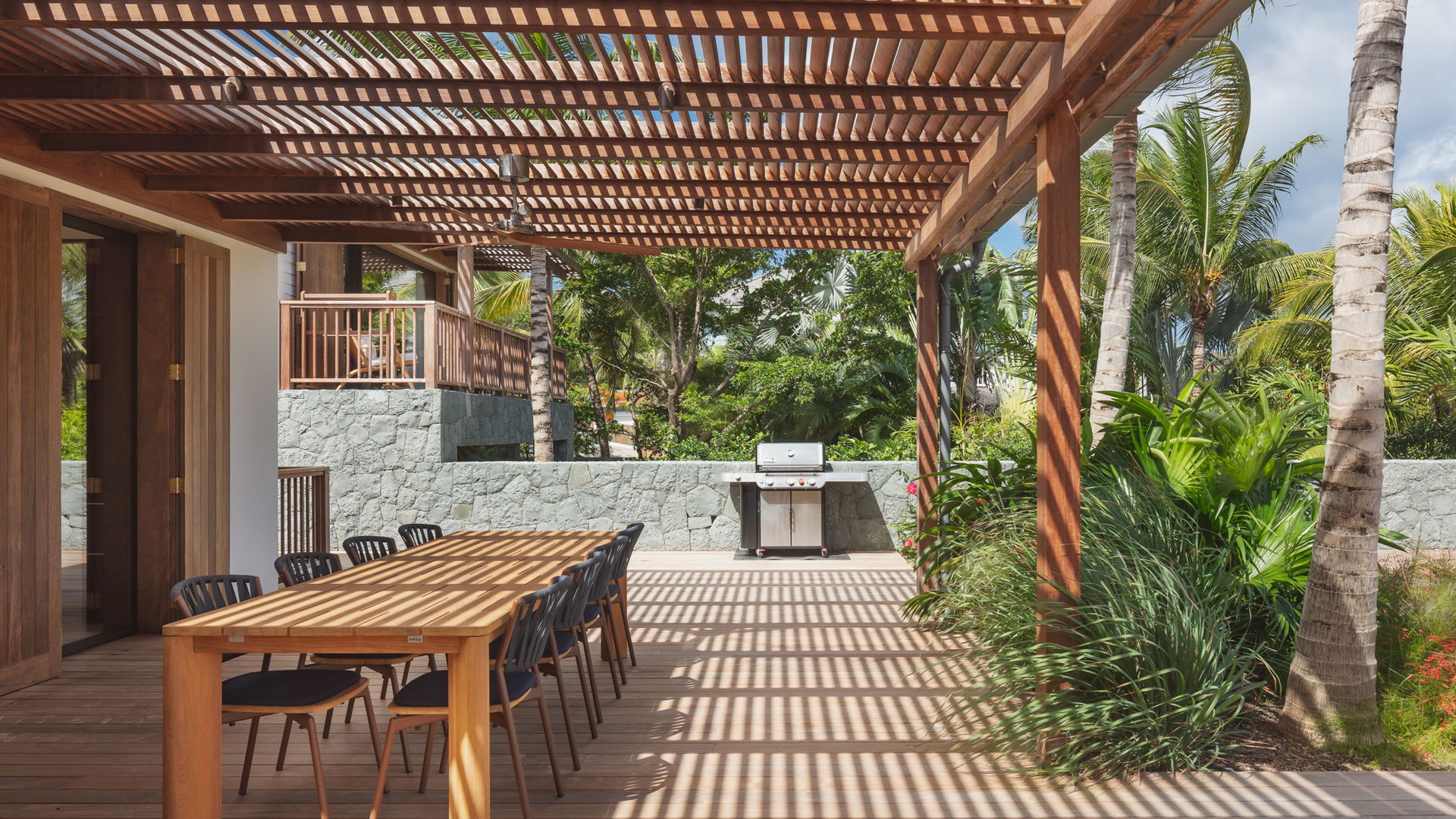 KITCHEN & DINING AREA