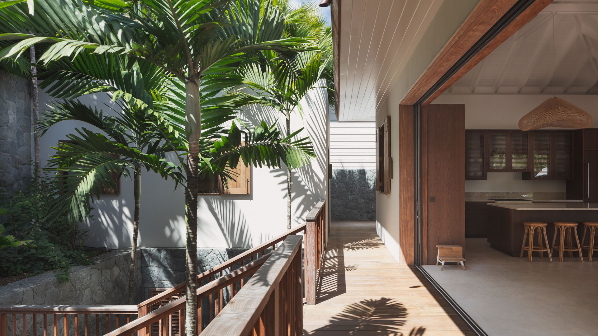 KITCHEN & DINING AREA
