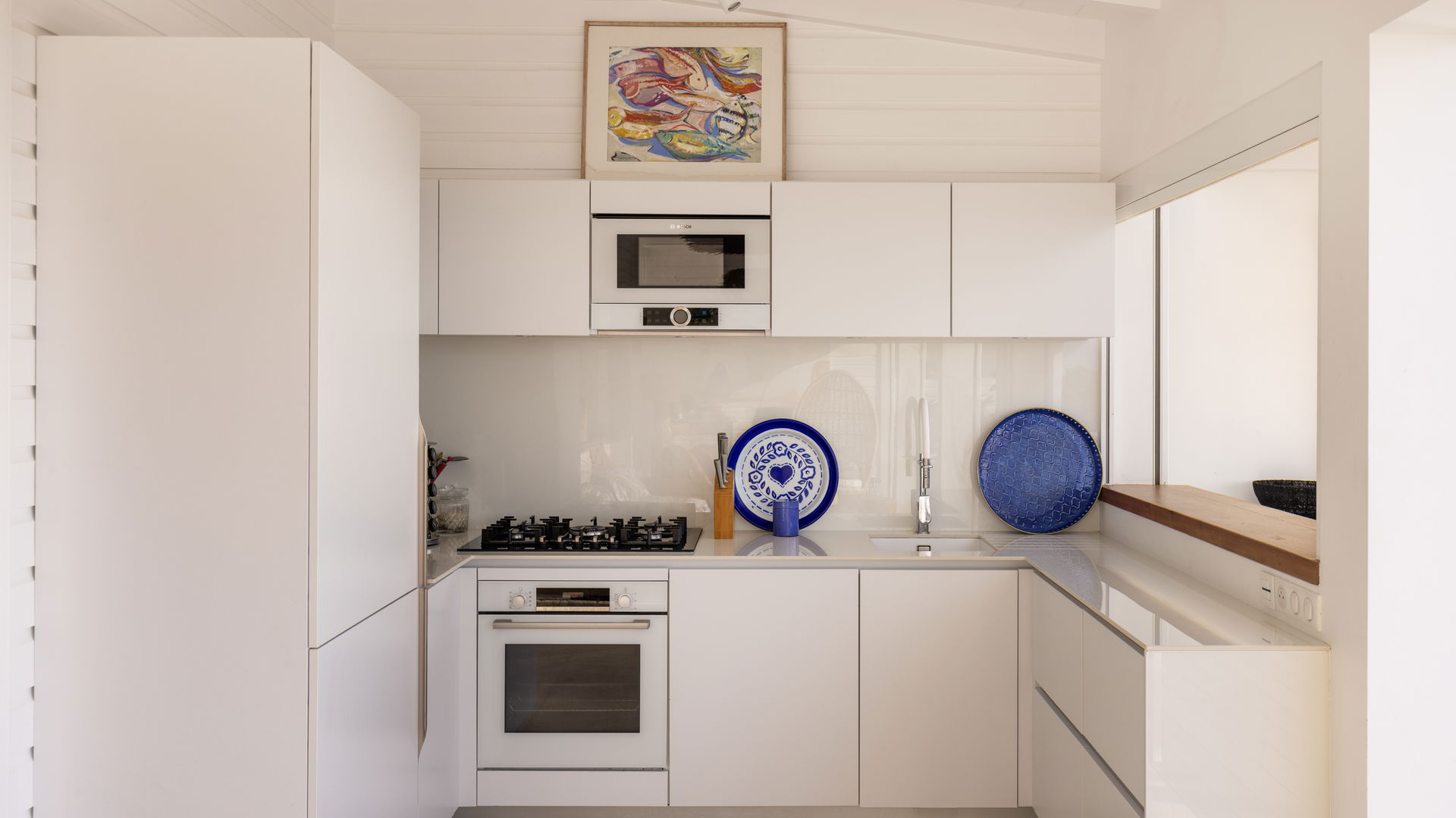 KITCHEN & DINING AREA