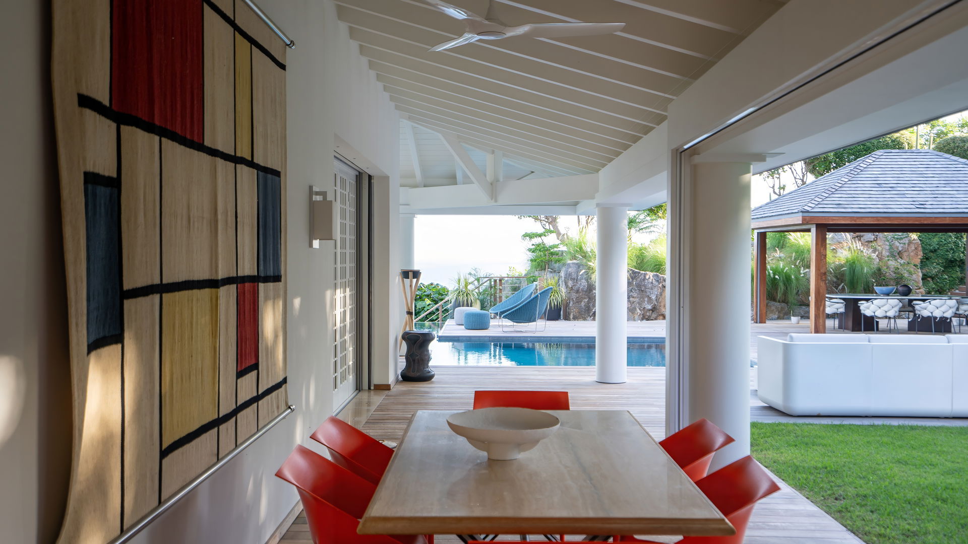 KITCHEN & DINING AREA