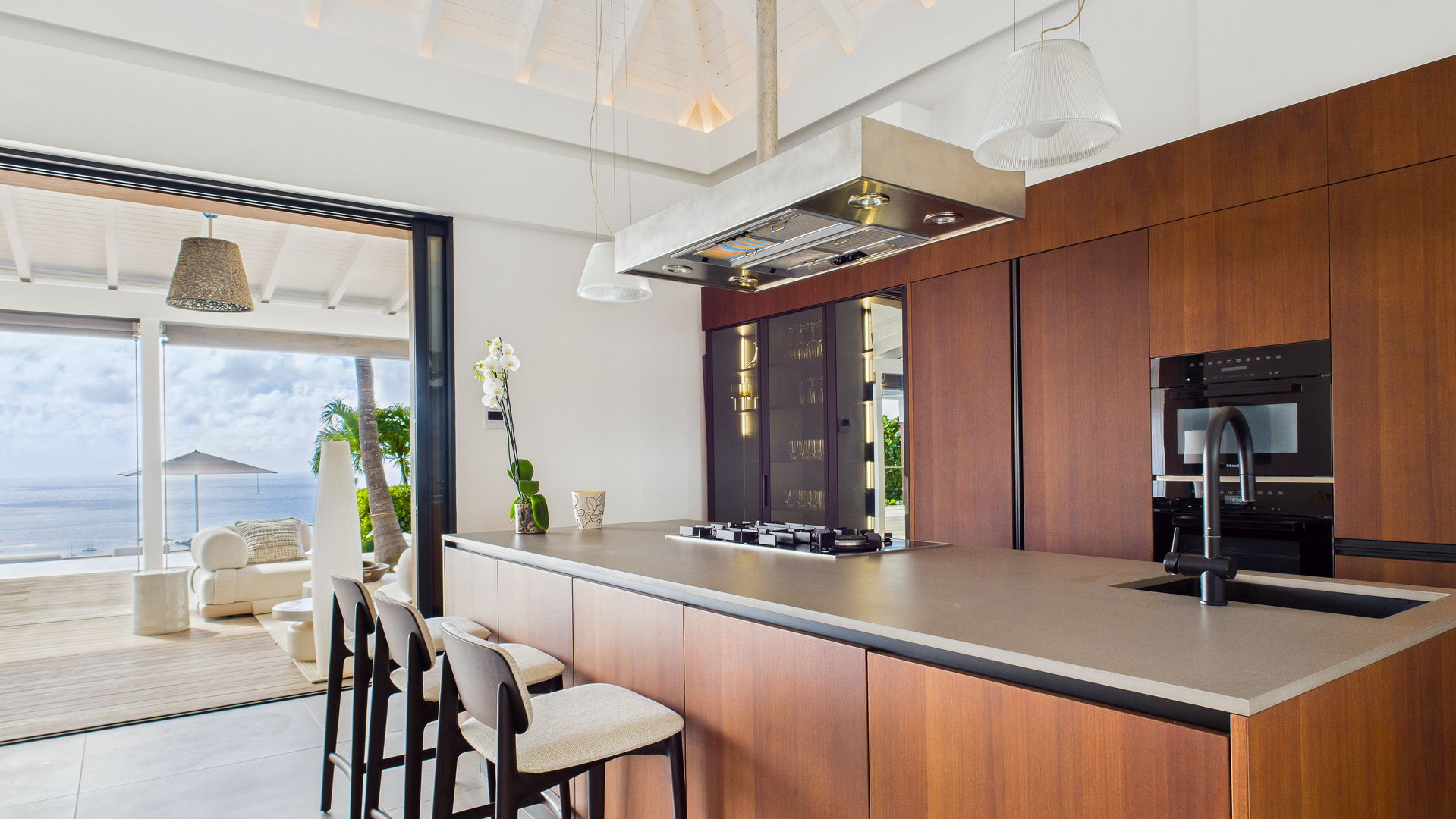 KITCHEN & DINING AREA