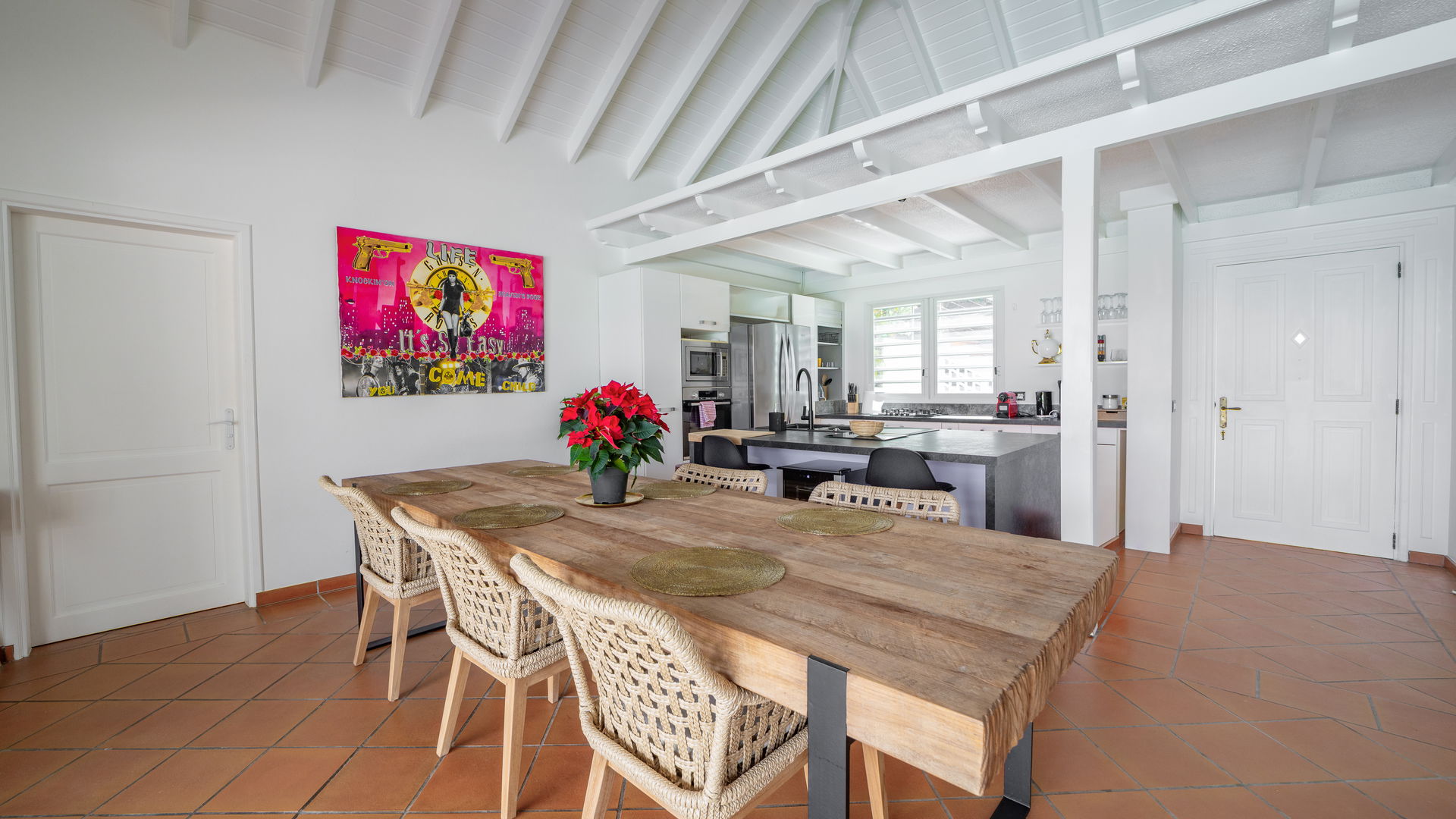 KITCHEN & DINING AREA