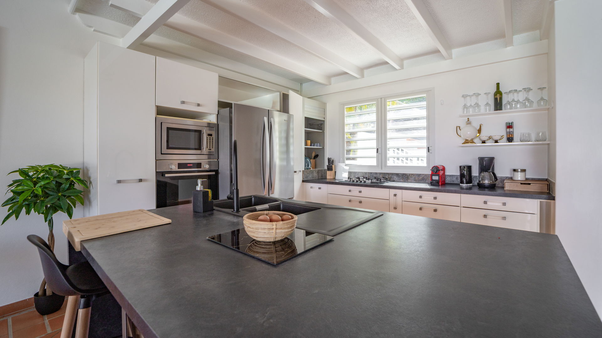 KITCHEN & DINING AREA