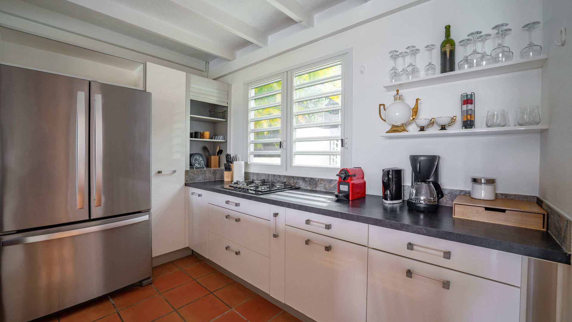 KITCHEN & DINING AREA