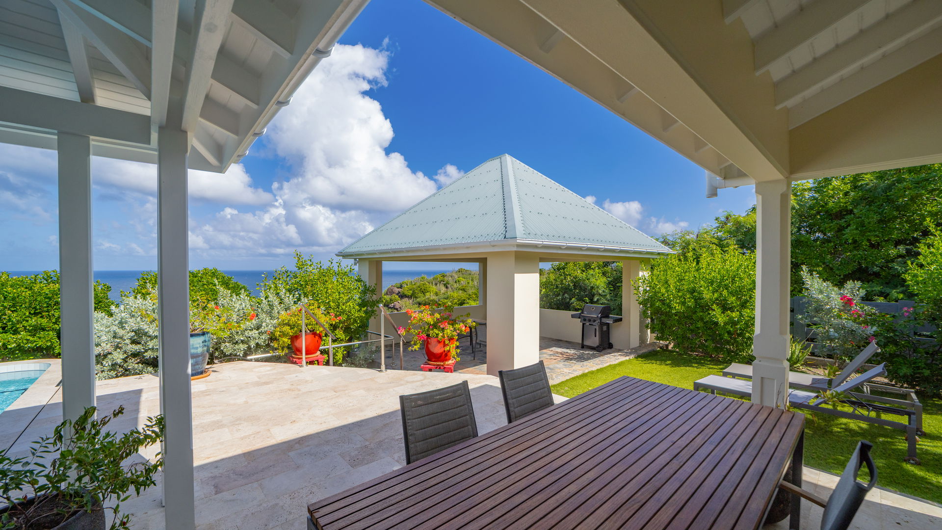 KITCHEN & DINING AREA