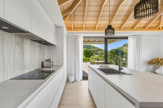 VILLA CLEMENCE KITCHEN & DINING AREA 4