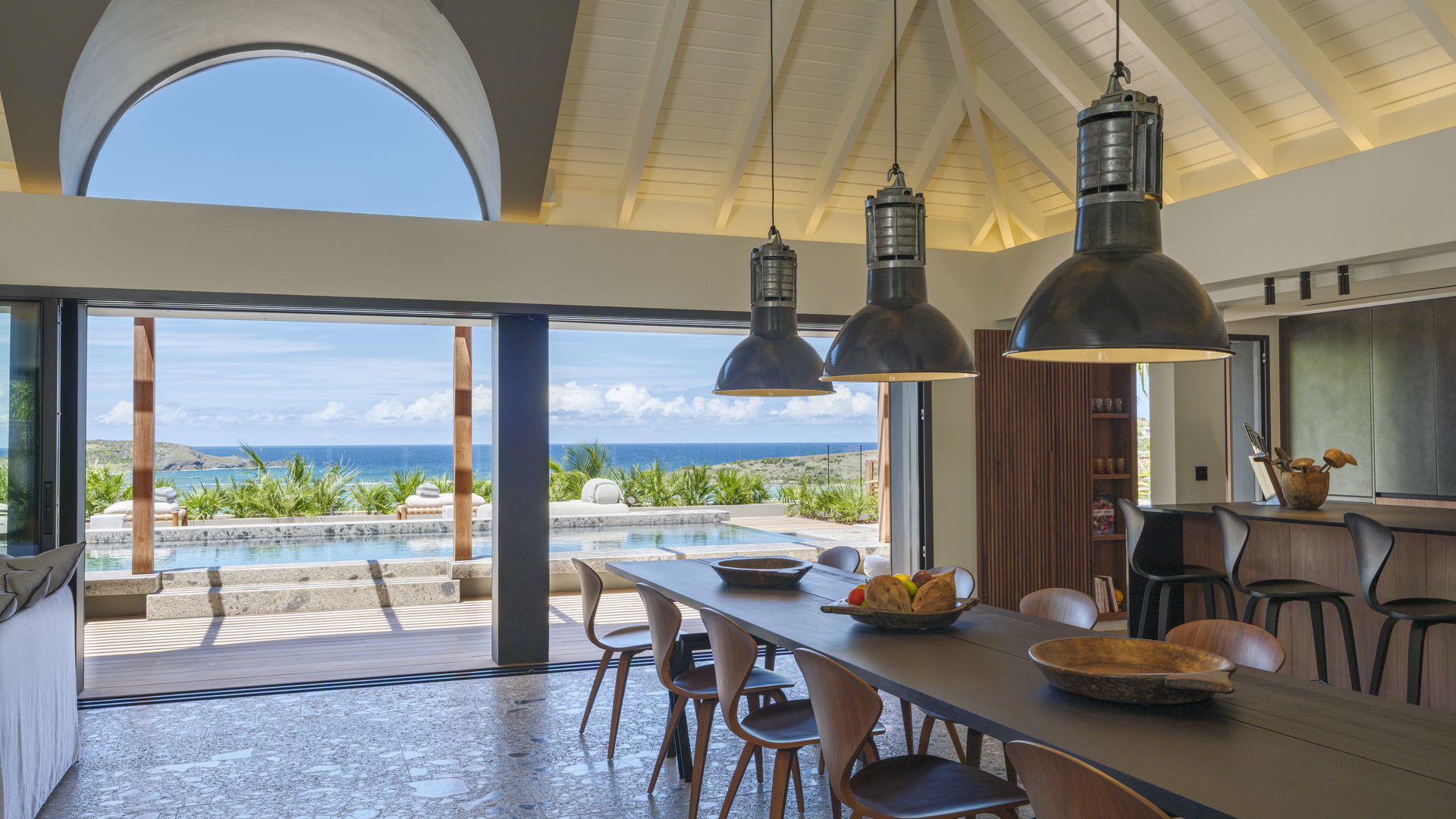 KITCHEN & DINING AREA