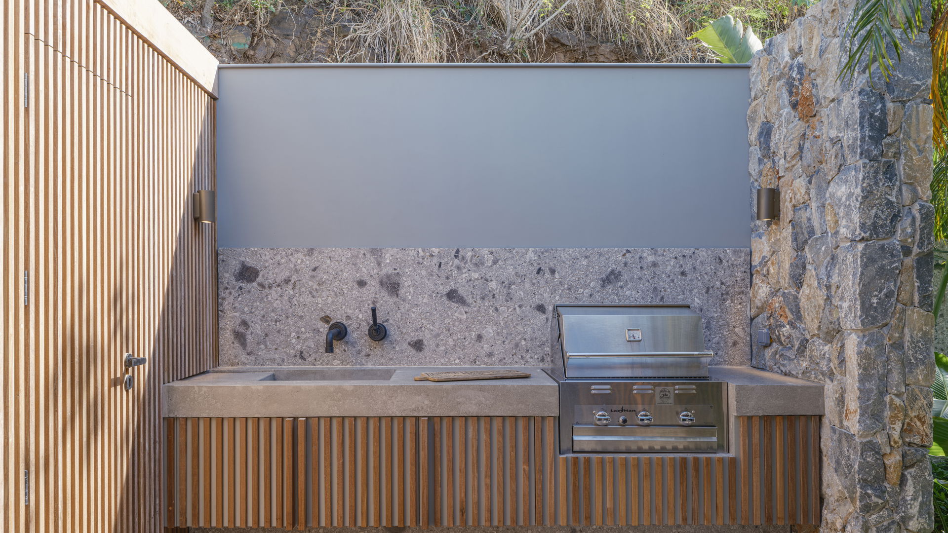 KITCHEN & DINING AREA