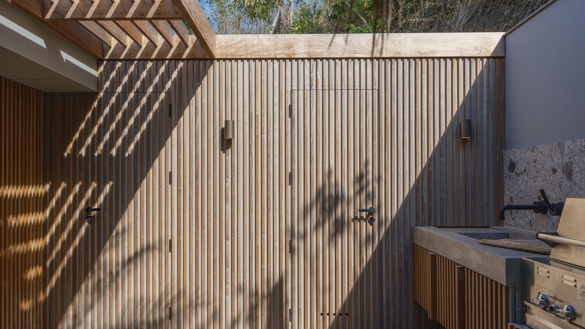 KITCHEN & DINING AREA