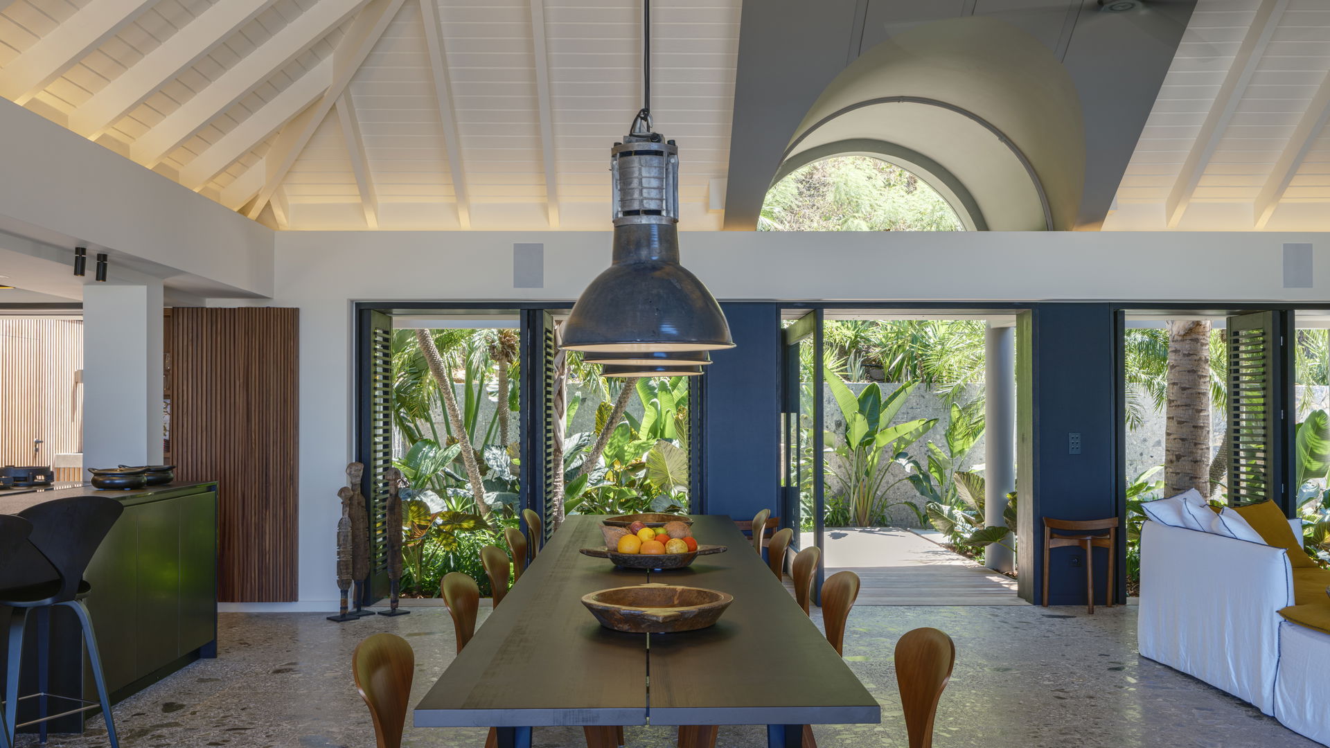 KITCHEN & DINING AREA