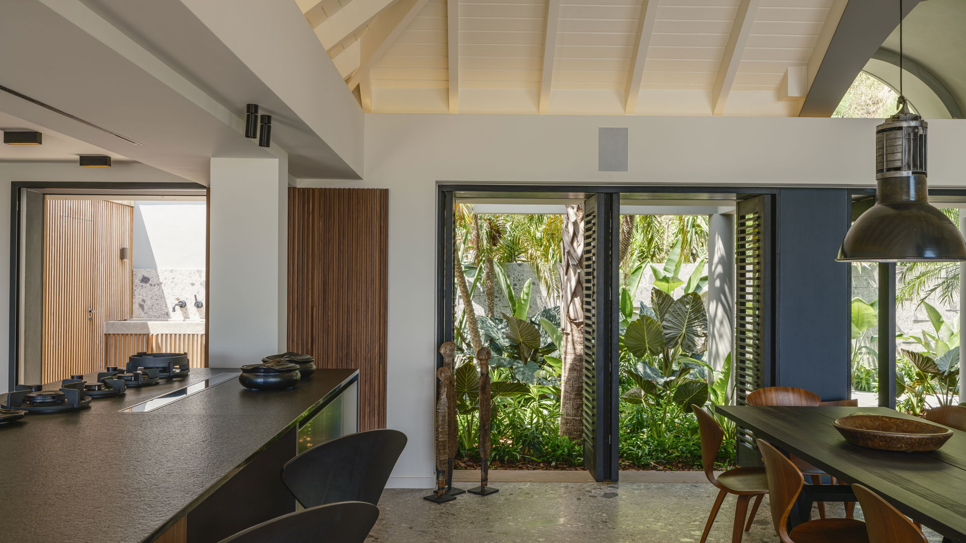 KITCHEN & DINING AREA