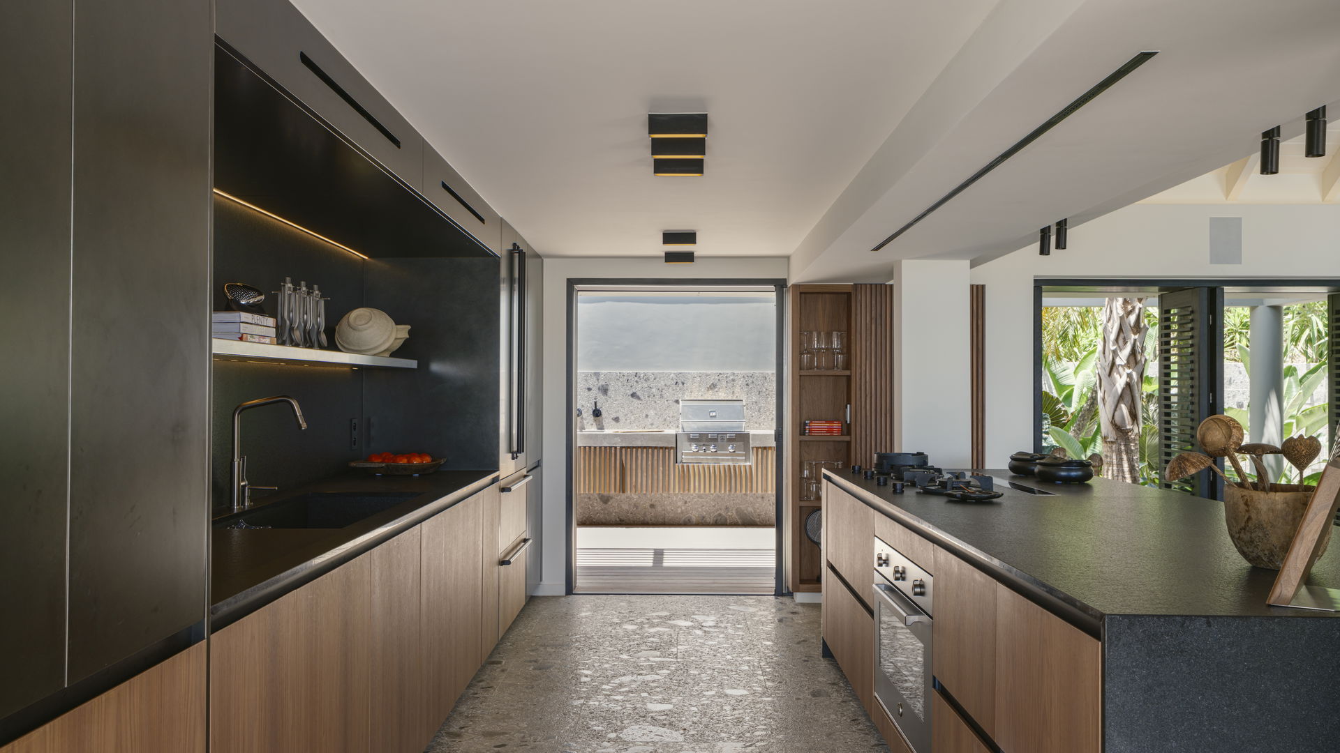 KITCHEN & DINING AREA